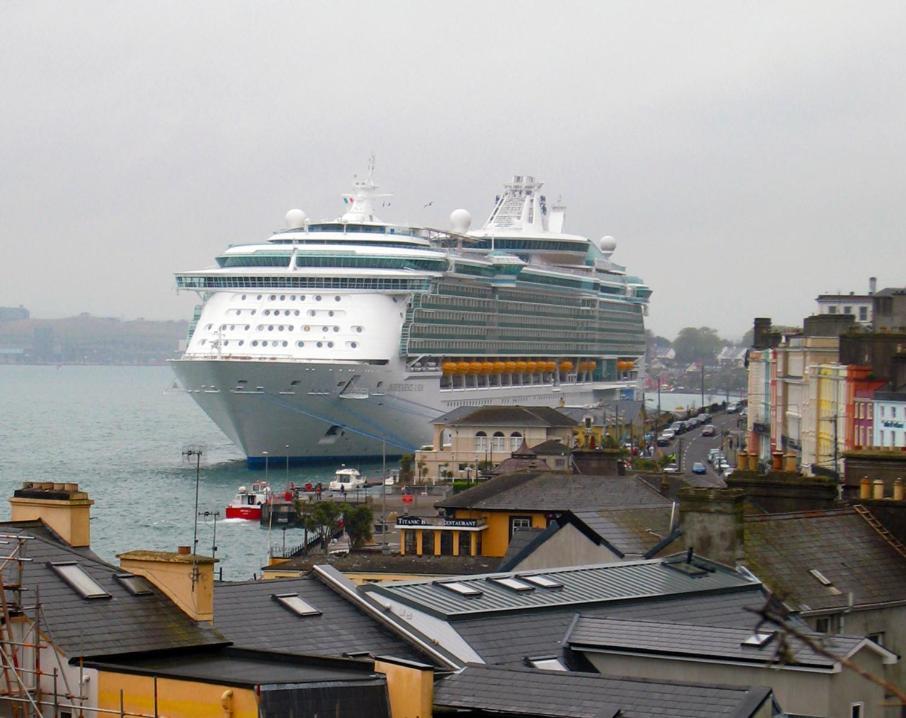 Watersedge Hotel Cobh Eksteriør bilde