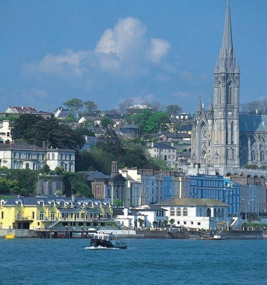 Watersedge Hotel Cobh Eksteriør bilde