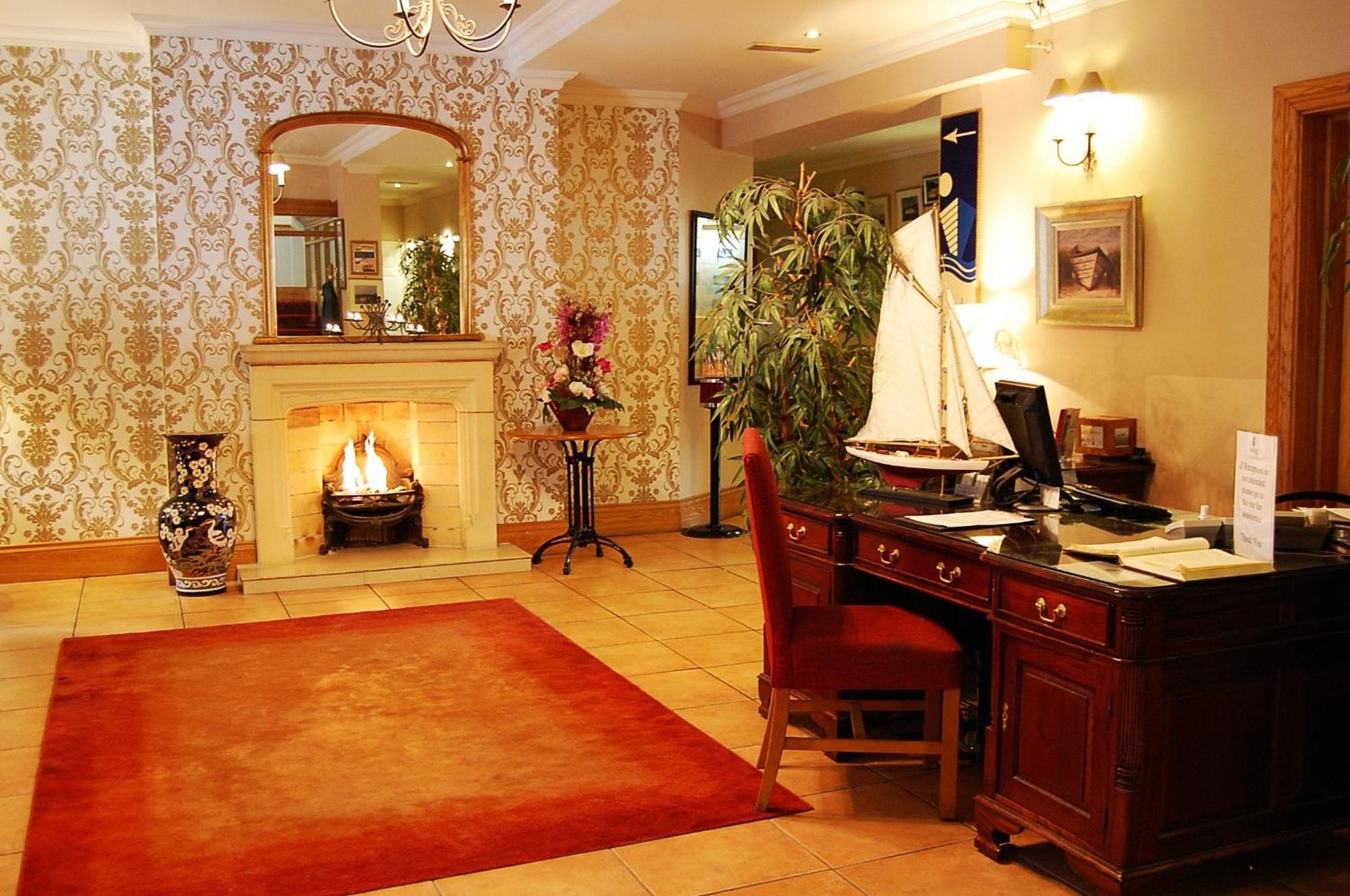 Watersedge Hotel Cobh Eksteriør bilde