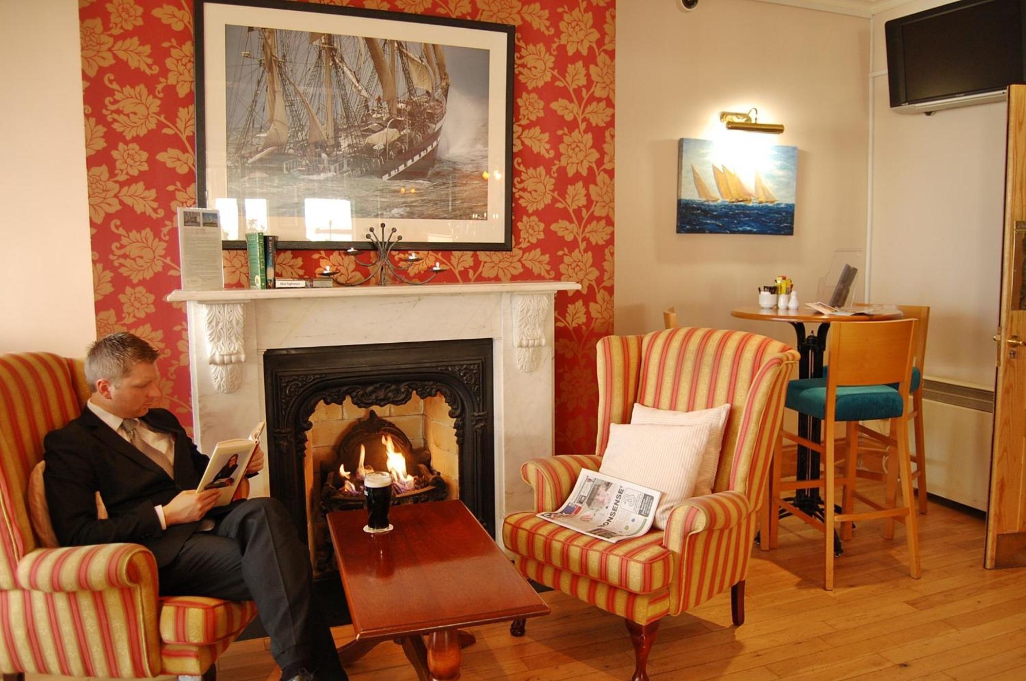 Watersedge Hotel Cobh Eksteriør bilde