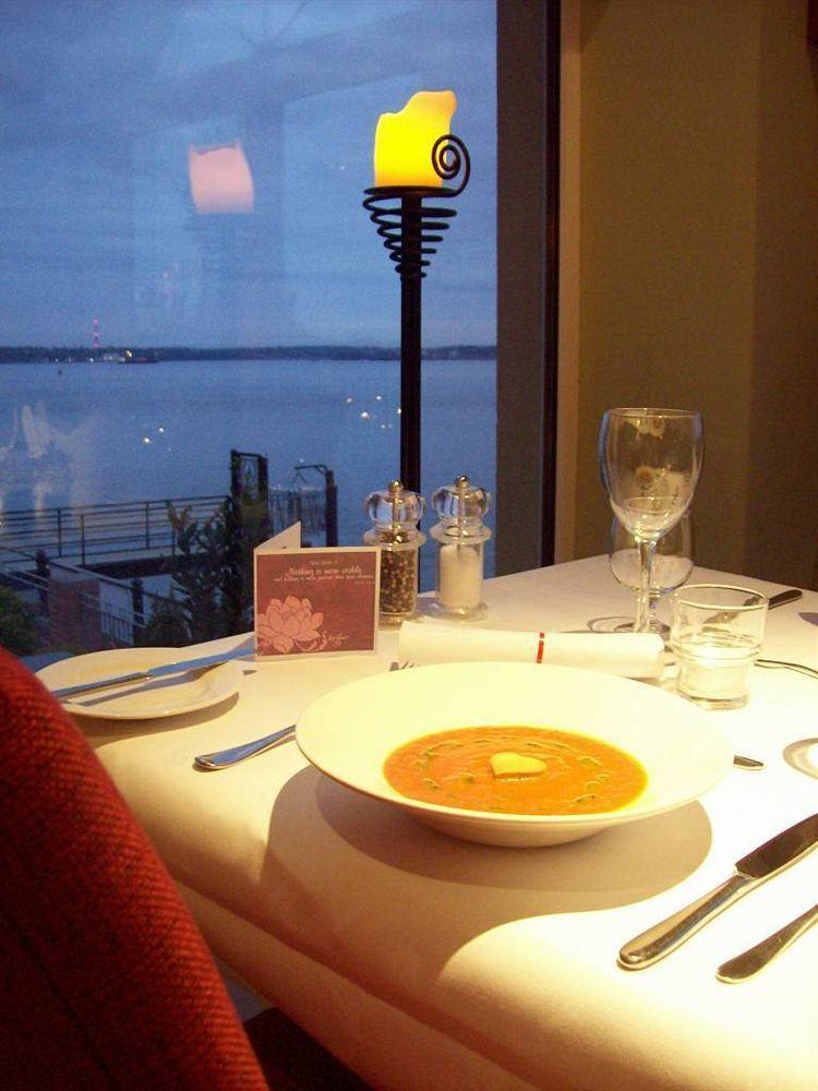 Watersedge Hotel Cobh Eksteriør bilde