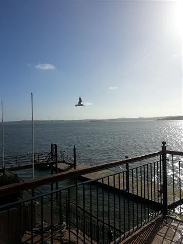 Watersedge Hotel Cobh Eksteriør bilde