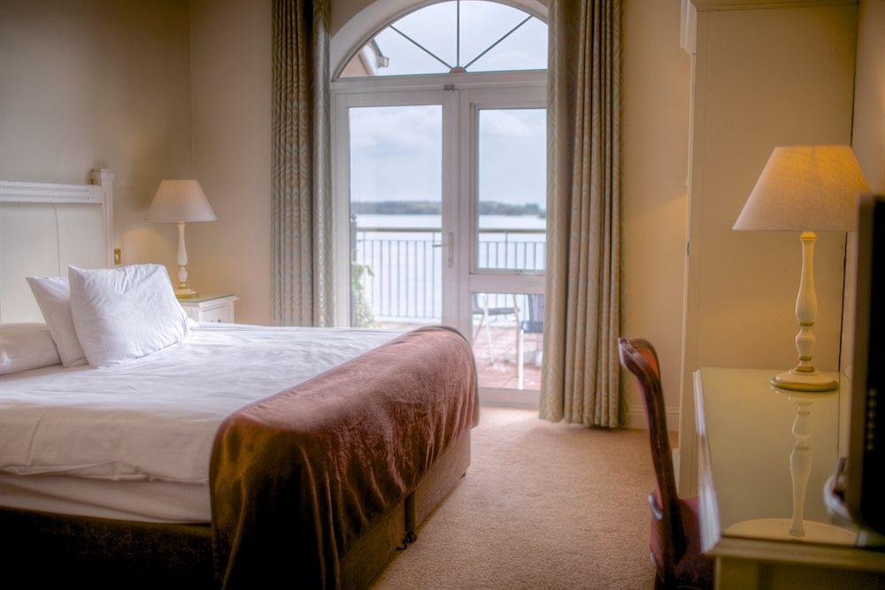 Watersedge Hotel Cobh Eksteriør bilde