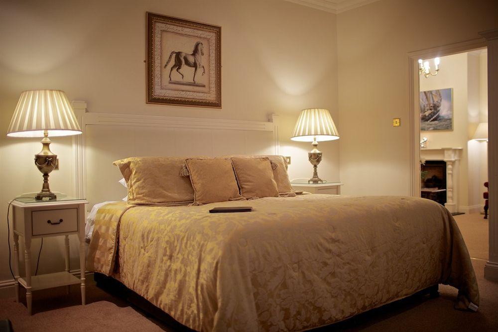 Watersedge Hotel Cobh Eksteriør bilde