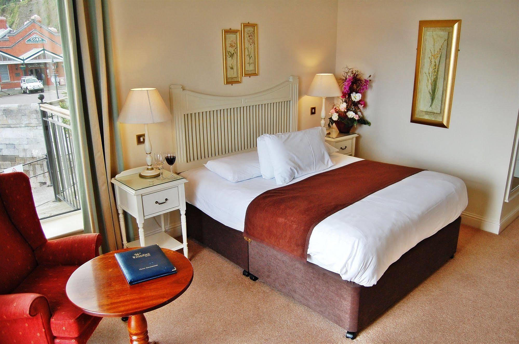 Watersedge Hotel Cobh Eksteriør bilde