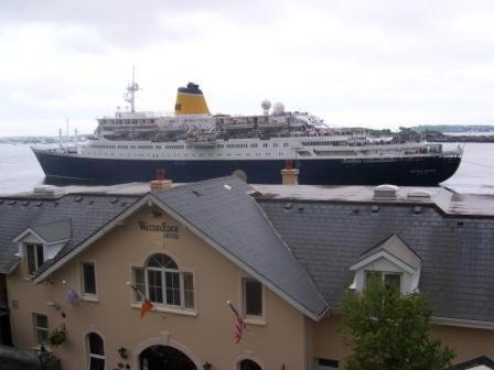 Watersedge Hotel Cobh Eksteriør bilde